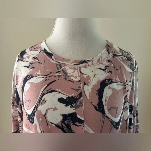 Cute Top - Picture 2 of 6